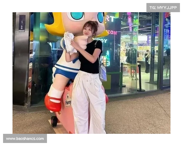 杨瀚森选秀西装暗藏甜蜜密码!疑似女友曝光,青梅竹马清纯般配 杨瀚森选秀西装暗藏甜蜜密码!疑似女友曝光,青梅竹马清纯般配